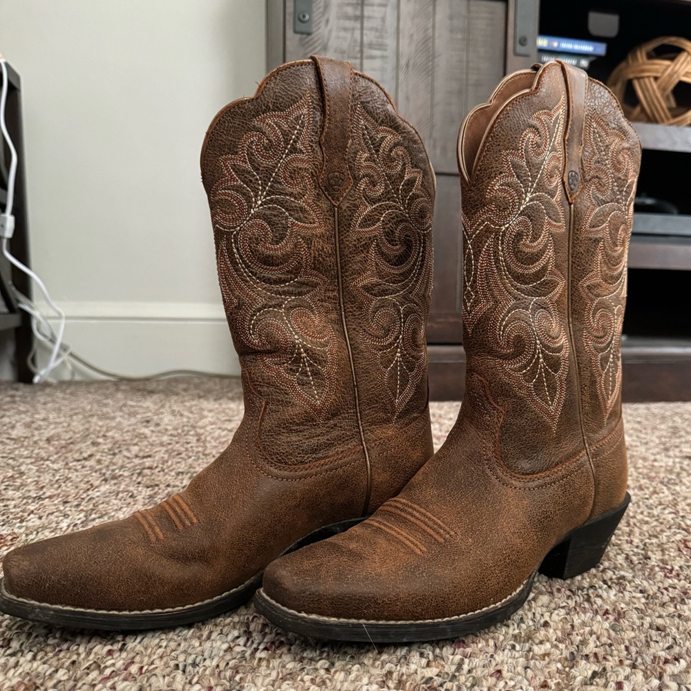 Ariat women’s round up square toe boots